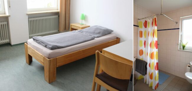 Diashow Bild eines Stationären Zimmers. Auf der linken Seite ist ein Bett mit Stuhl und Nachttisch und auf der rechten Seite ein Bad mit Buntem Duschvorhang zu sehen.